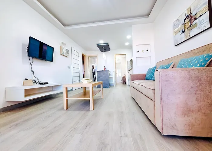 Bellissima With Pool And Wi-fi, 200m From The Sea In Apartment Puerto del Carmen (Lanzarote)