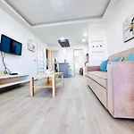 Bellissima With Pool And Wi-fi, 200m From The Sea In Apartamento Puerto del Carmen (Lanzarote)