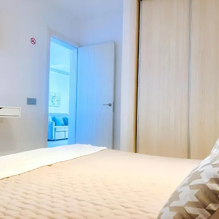 Bellissima With Pool And Wi-fi, 200m From The Sea In Puerto del Carmen (Lanzarote)