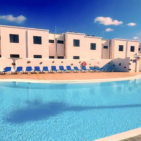 Bellissima With Pool And Wi-fi, 200m From The Sea In * Puerto del Carmen (Lanzarote)