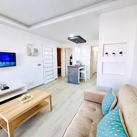 Bellissima With Pool And Wi-fi, 200m From The Sea In *