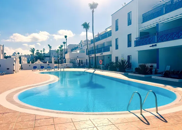 Bellissima With Pool And Wi-fi, 200m From The Sea In Apartment Puerto del Carmen (Lanzarote)