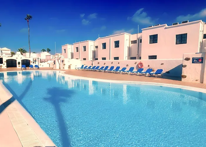 Bellissima With Pool And Wi-fi, 200m From The Sea In Puerto del Carmen (Lanzarote)