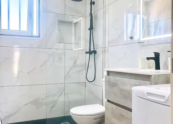 Bellissima With Pool And Wi-fi, 200m From The Sea In Apartment Puerto del Carmen (Lanzarote)