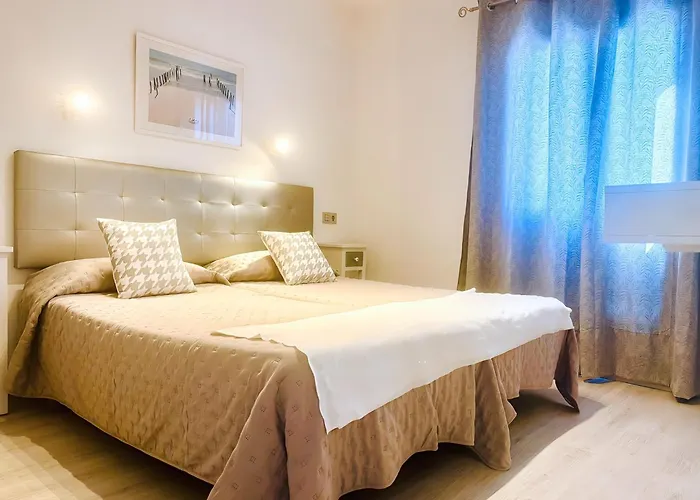 Apartment Bellissima With Pool And Wi-fi, 200m From The Sea In *