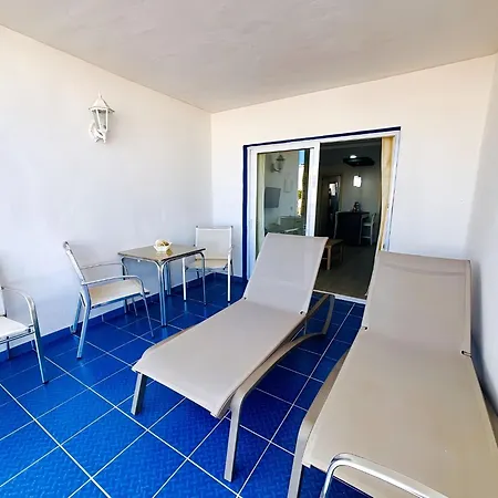Apartment Bellissima With Pool And Wi-fi, 200m From The Sea In