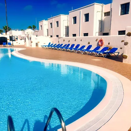 Bellissima With Pool And Wi-fi, 200m From The Sea In Puerto del Carmen (Lanzarote)