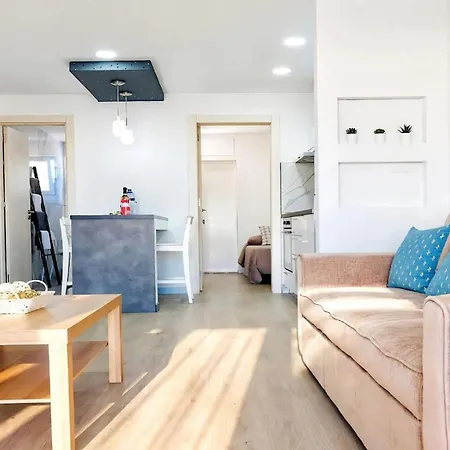 Bellissima With Pool And Wi-fi, 200m From The Sea In * Puerto del Carmen (Lanzarote)