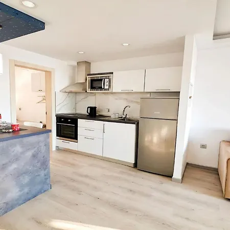 Bellissima With Pool And Wi-fi, 200m From The Sea In