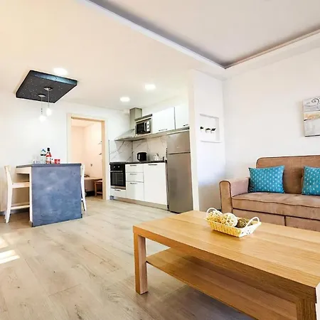 Apartment Bellissima With Pool And Wi-fi, 200m From The Sea In Puerto del Carmen (Lanzarote)