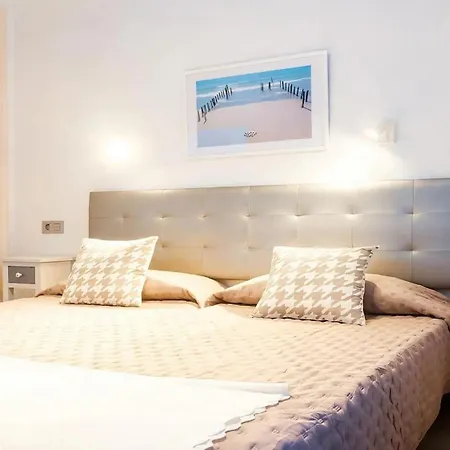Bellissima With Pool And Wi-fi, 200m From The Sea In Apartment