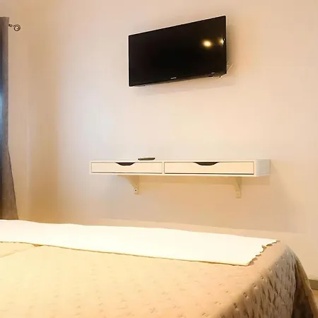 Bellissima With Pool And Wi-fi, 200m From The Sea In Apartment Puerto del Carmen (Lanzarote)