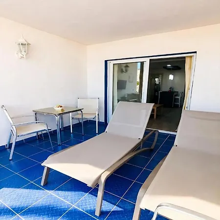 Bellissima With Pool And Wi-fi, 200m From The Sea In Puerto del Carmen (Lanzarote)