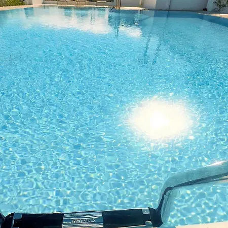 Bellissima With Pool And Wi-fi, 200m From The Sea In Apartment Puerto del Carmen (Lanzarote)