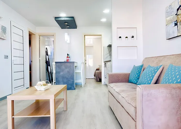 Bellissima With Pool And Wi-fi, 200m From The Sea In 아파트