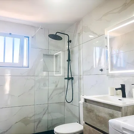 Daire Bellissima With Pool And Wi-fi, 200m From The Sea In *